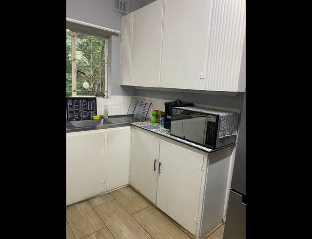 4 BEDROOM APARTMENT RENTED IN CLARENDON